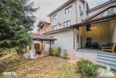 Casă cu 7 camere cu Teren 300 Mp în Central - 2