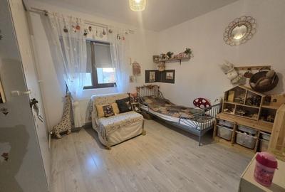 Bloc tip viluta. La asfalt. Aproape de scoala si gradinita. - 5