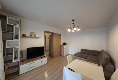 Apartament cu 2 camere decomandat, mobilat în Tractorul