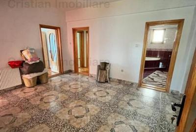 Casă cu 12 camere cu Teren 405 Mp în Central - 8