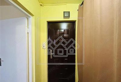 Garsoniera 26 mp utili, balcon, etaj 3, Zona Siretului - 1