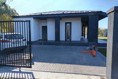 Vand casa Ciofliceni-Snagov Pompa de caldura,180000 euro - 2