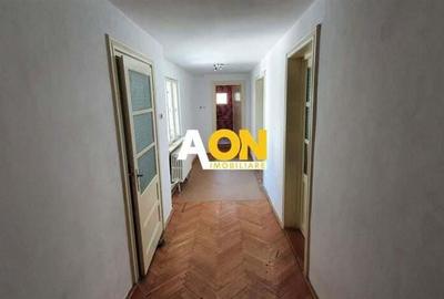 Apartament la casa, 4 camere, pretabil pentru birouri, zona Cetate