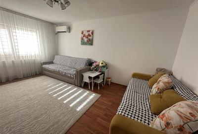 Apartament cu 3 camere decomandat în Nicolina