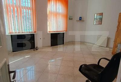 Apartament 2 camere parter inalt + garaj + 2 camere mansarda + beci, CENTRAL