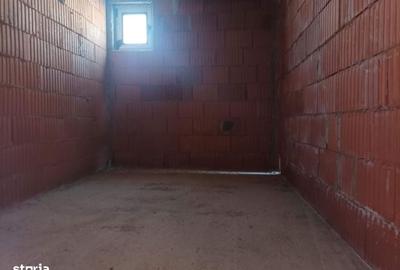 Casă cu 4 camere decomandat în Ghioșești - 17