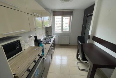 Apartament cu 3 camere decomandat în Dacia