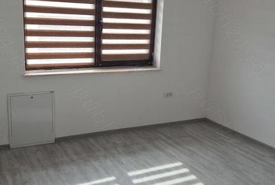 Spațiu comercial, de 50 mp, în Central - 3