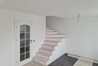 De vanzare Apartament  4 camere tip duplex  Pacii, etajul 4 si 5