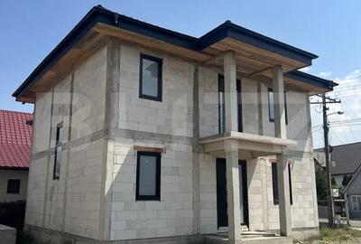 Casa la rosu cu 5 camere, 144mp utili, Radauti - 2