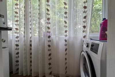 Apartament 3 camere, semidecomandat, etajul 3/4, zona P-ta Doina - 15