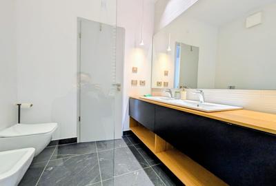 Penthouse cu 4 camere, mobilat în Central - 12