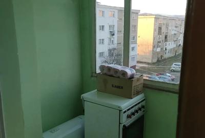 Vand apartament 2 camere Petro?ani - 2