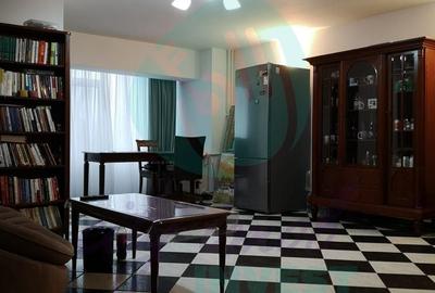 Apartament cu 3 camere decomandat în P-ța Unirii