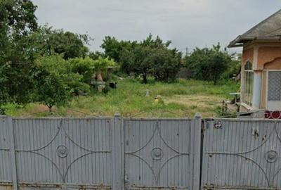 Casă cu 3 camere cu Teren 80 Mp în Central - 1