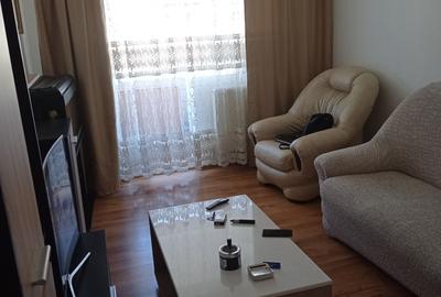 Apartament cu 3 camere semidecomandat în Ostroveni - 1