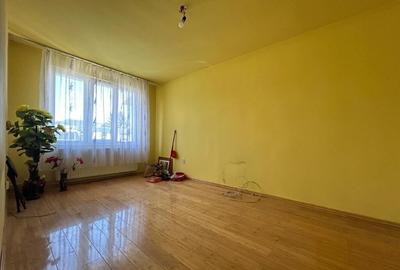 Apartament decomandat, 2 camere, nemobilat, zona Astra - Planete!