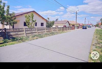 Casă cu Teren 400 Mp în Corbu