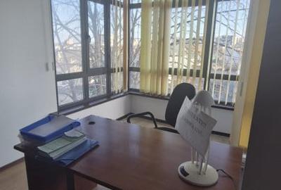 Birou, de 25 mp, în Central - 2
