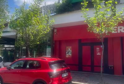 Spațiu comercial, de 450 mp, în Titan