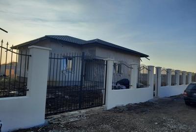 Casă cu 4 camere în Domnești