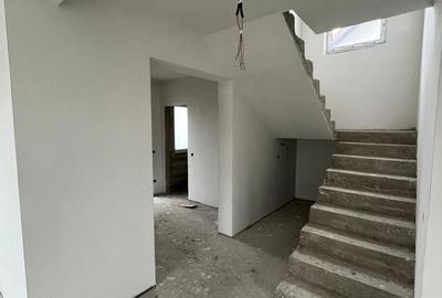Casă cu 3 camere cu Teren 450 Mp în Central - 9