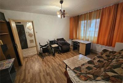 Apartament cu 2 camere semidecomandat în Micro I - 2