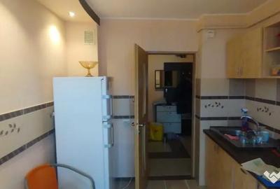 Apartament cu 3 camere decomandat în Central - 1