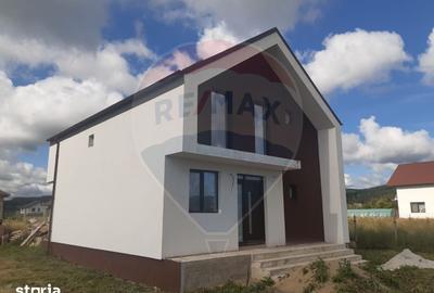 Casă cu 4 camere cu Teren 752 Mp în Vulcan - 2