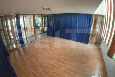 Spațiu comercial, de 32 mp, în Central - 3