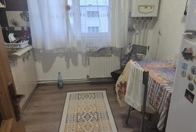 Apartament cu 3 camere semidecomandat în Micro 5 - 2