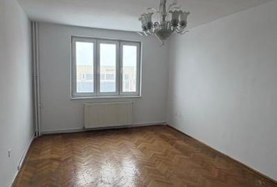 Apartament cu 3 camere circular în Astra - 3