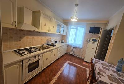 Apartament cu 4 camere decomandat în Piața Centrală - 8