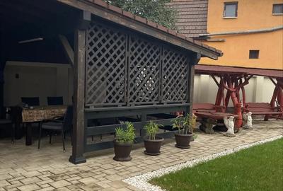 Casă cu 4 camere în Central - 2