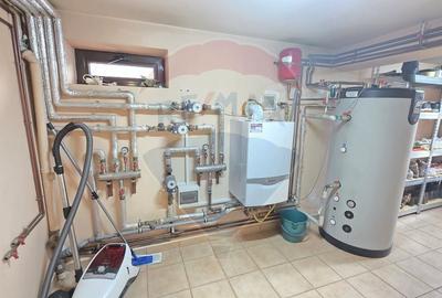 Casă cu 7 camere cu Teren 1371 Mp în Nord-Est - 6