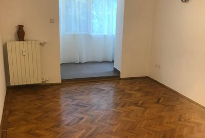 Apartament cu 2 camere semidecomandat în P-ța Victoriei - 1