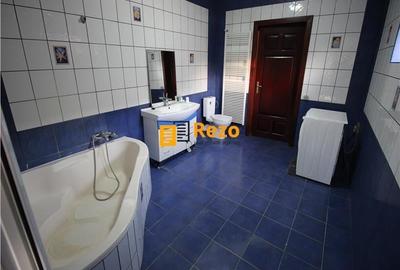 Vila impunatoare cu iesire la lac in Peris - 11