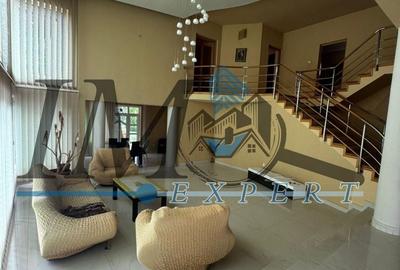 Casă individuală cu 9 camere cu Canalizare în Cetate - 1