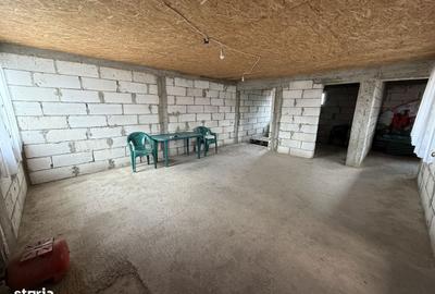 Casă cu 4 camere în Ciorani - 1