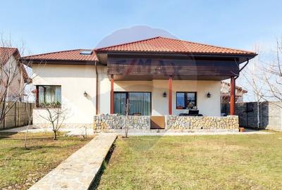 Casă cu 5 camere cu Teren 743 Mp în Tunari