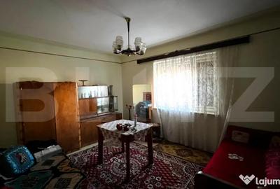 Casă cu 4 camere cu Teren 2500 Mp în Central - 2