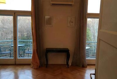 Apartament cu 6 camere decomandat în Central - 2