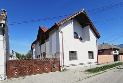 Casă individuală cu 7 camere cu Canalizare în Maier - 1