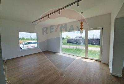 Casa / Vila - 132,5 mp  , teren - 264 mp  / zona Carcea - 5