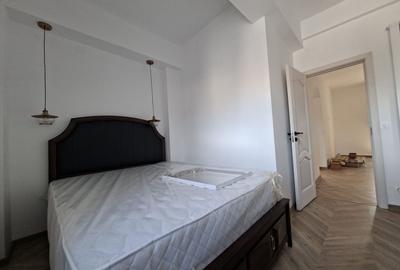 Apartament cu 5 camere semidecomandat, mobilat în P-ța Universității - 9