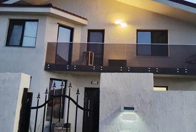 Casă cu 5 camere cu Garaj în Tuzla - 1