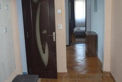 Apartament cu 3 camere semidecomandat în Spitalul Județean