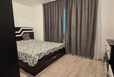 Apartament cu 3 camere semidecomandat, mobilat în Micro 11
