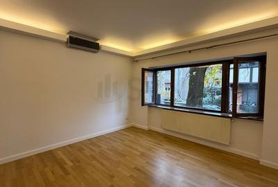 Apartament cu 3 camere semidecomandat, mobilat în Primăverii