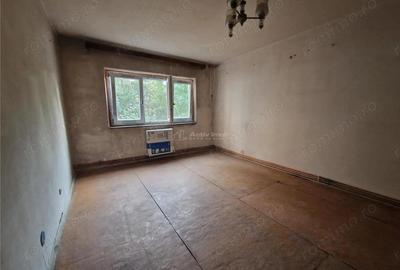 Apartament cu 4 camere decomandat în Rovine - 2